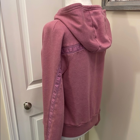 Under Armour Lavender Long Sleeve with back & sleeve design loose fit EUC - Picture 10 of 16